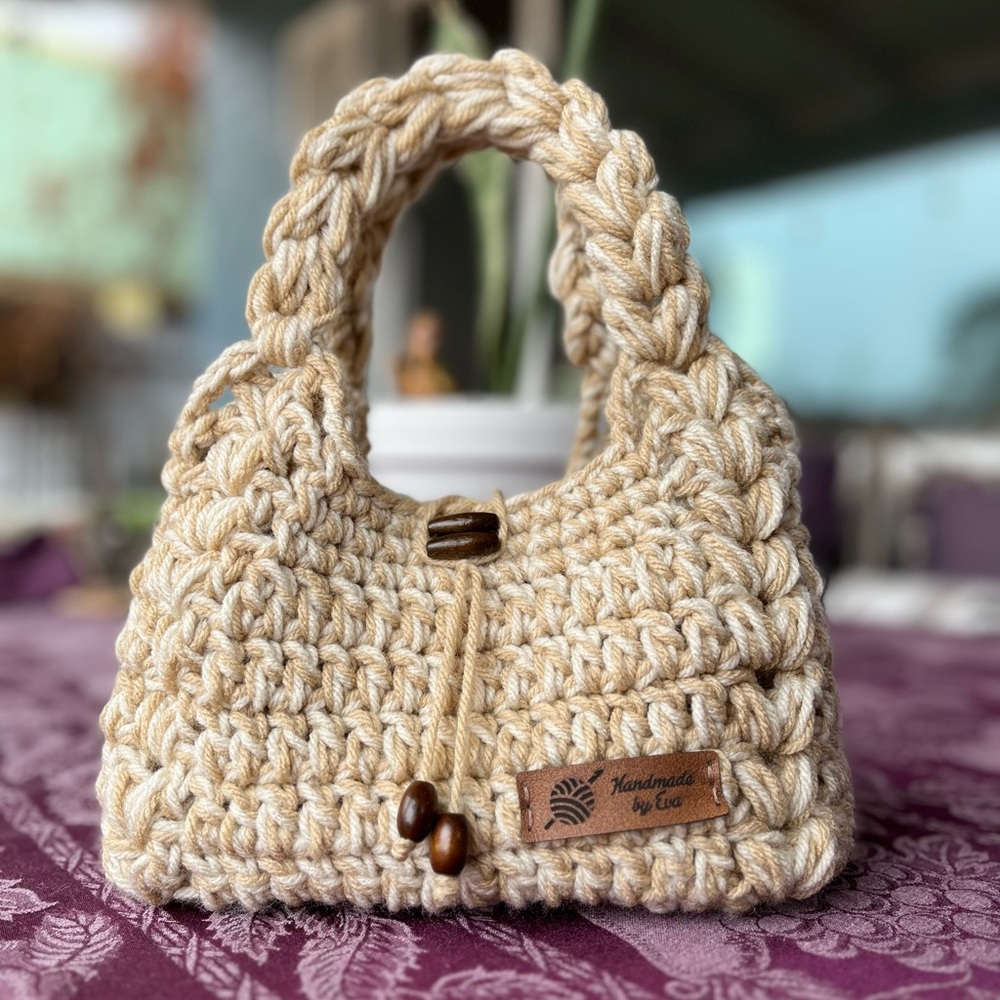HANDMADE BY EVA crochet purse